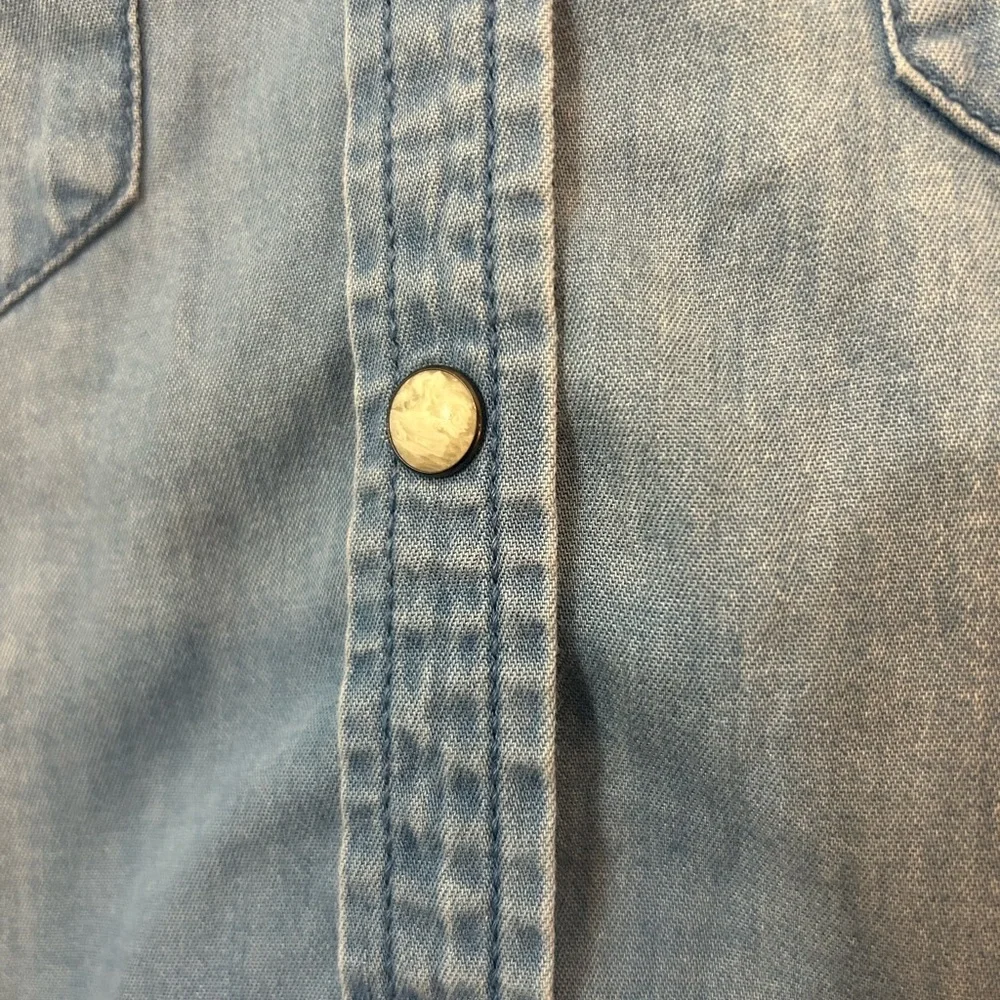 American Eagle Outfitters Boyfriend Denim Button Up Shirt Women’s Chambray M - Picture 5 of 7